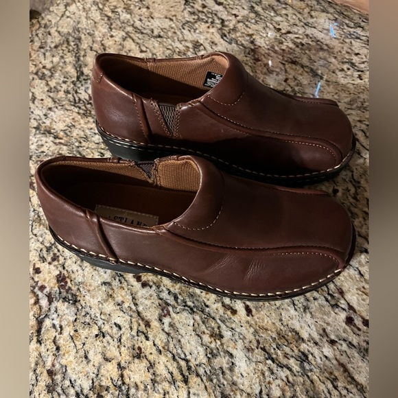 NWOT Eastland Tracie Brown Leather Slip On Shoes size 8.5 Wide - Picture 2 of 5